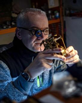Chester Morris‑WenshanZhuangandMiaoAutonomousPrefecture RADO Official Service Outlets Watchmaker